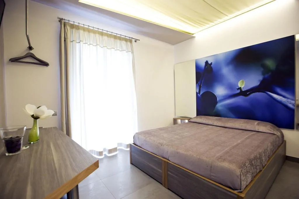 Room, Hotel Tiro A Volo, Naples