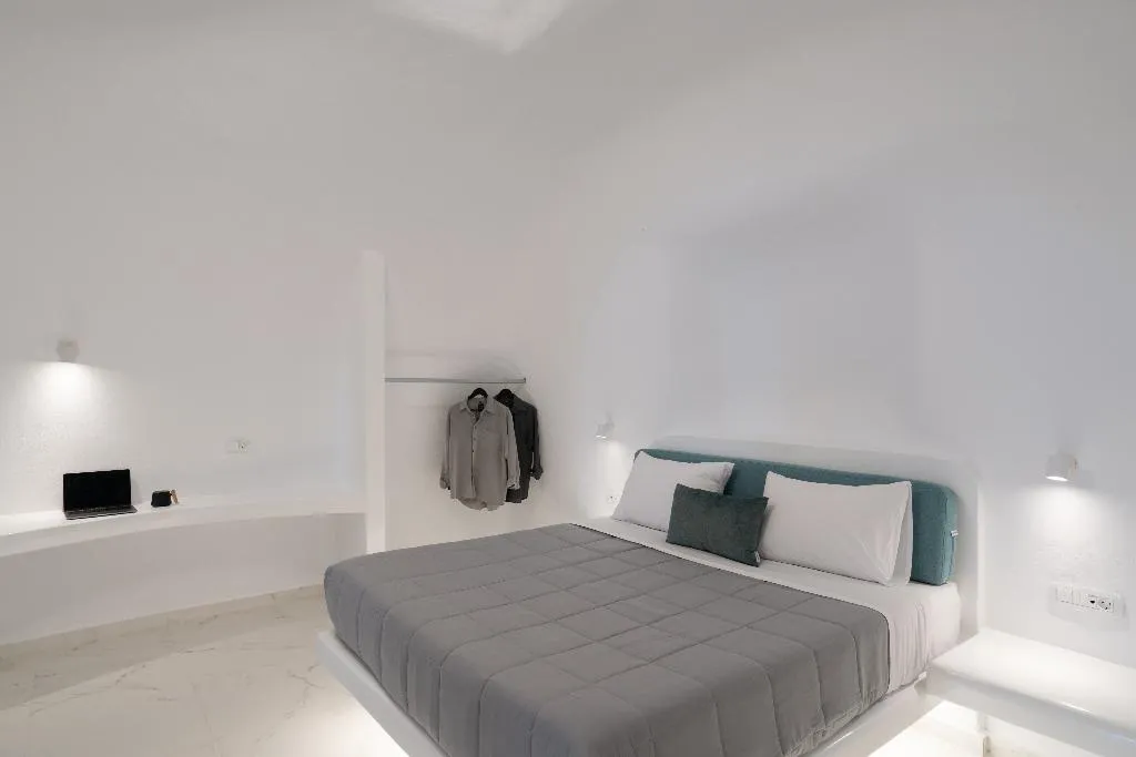 SUITE CAPACITY 5 ONE BEDROOM Room, White Concept Caves, Santorini