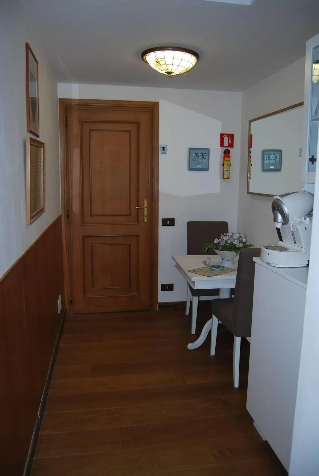 Room, Pettinary Village, Rome