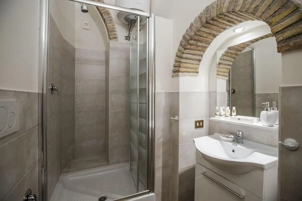 Room, Pettinary Village, Rome
