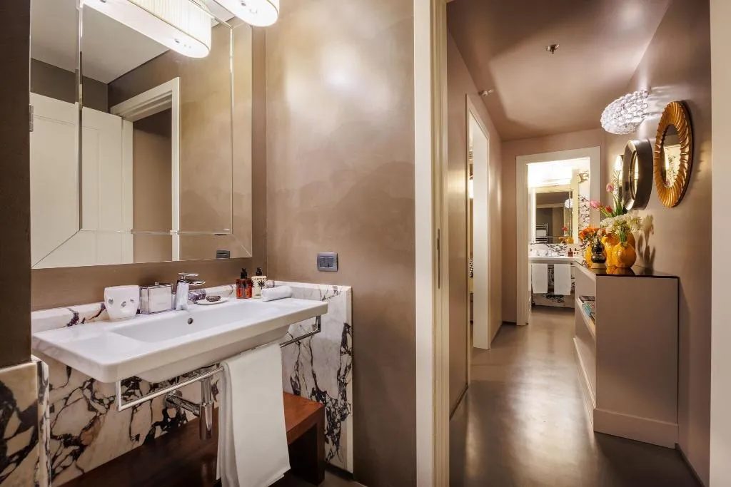 SUITE DELUXE KING BED Room, Singer Palace Hotel, Rome
