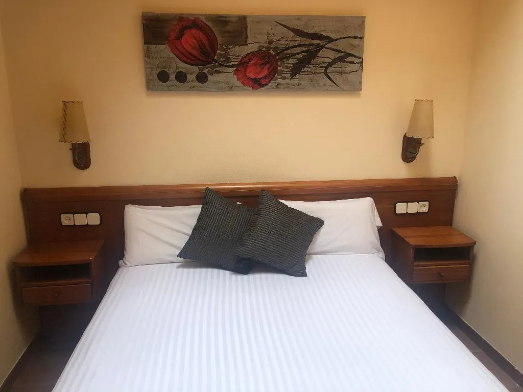 APARTMENT CAPACITY 9 FOUR BEDROOMS Room, Solineu Apartments, Costa Brava