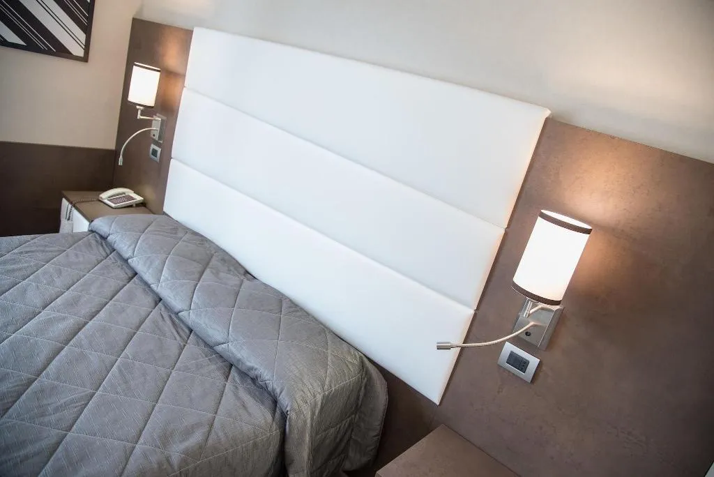 DOUBLE SINGLE USE QUEEN SIZE BED Room, Reginna Palace, Naples