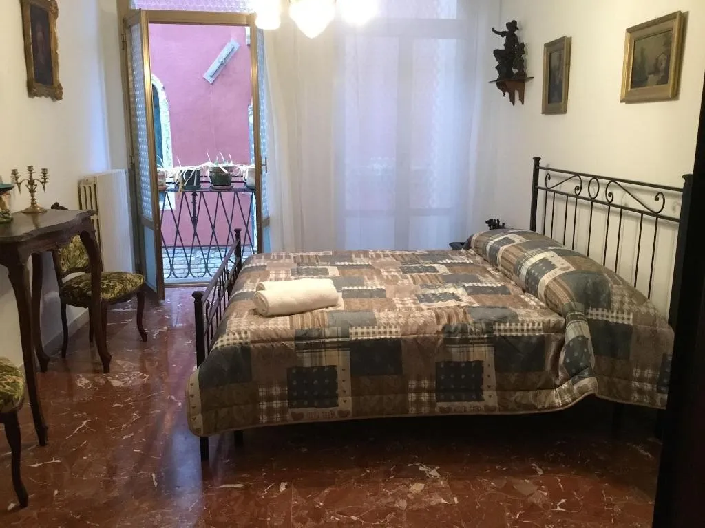 Room, Venice Sun Apartment And Rooms, Venice