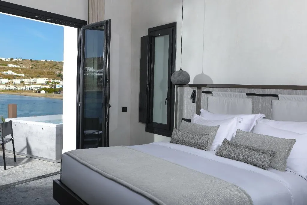 SUITE WITH JACUZZI Room, Aeonic Suites & Spa, Mykonos