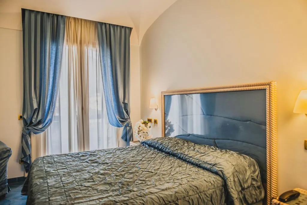 Double or Twin STANDARD Room, Aragona Palace Hotel, Naples