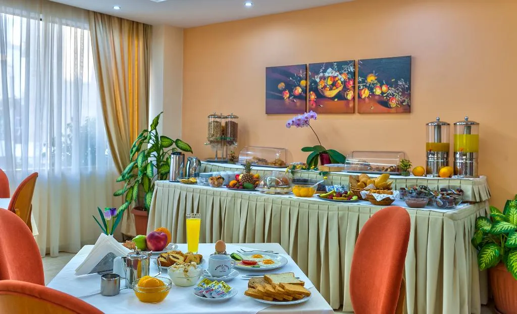 Restaurant, Chrispy City Living, Crete