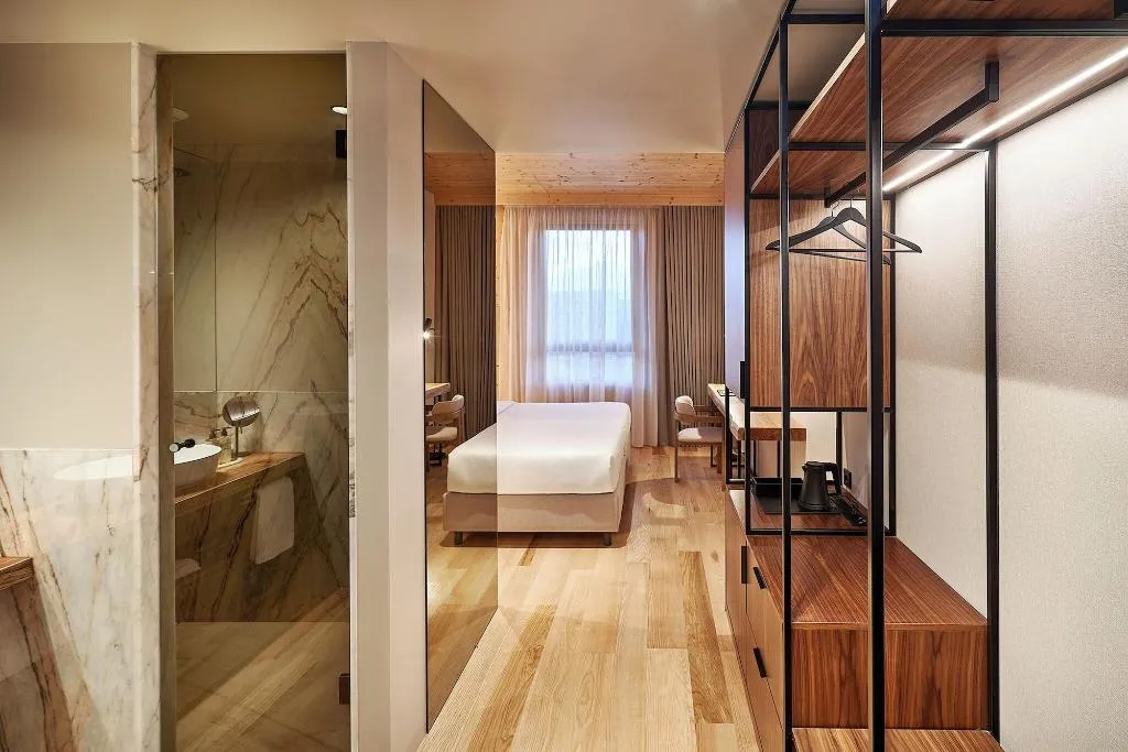 Room, The Log Porto Hotel, Porto