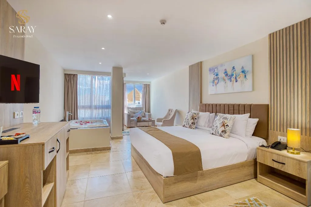 SUITE WITH JACUZZI Room, Saray Pyramids & Museum View Hotel, Cairo