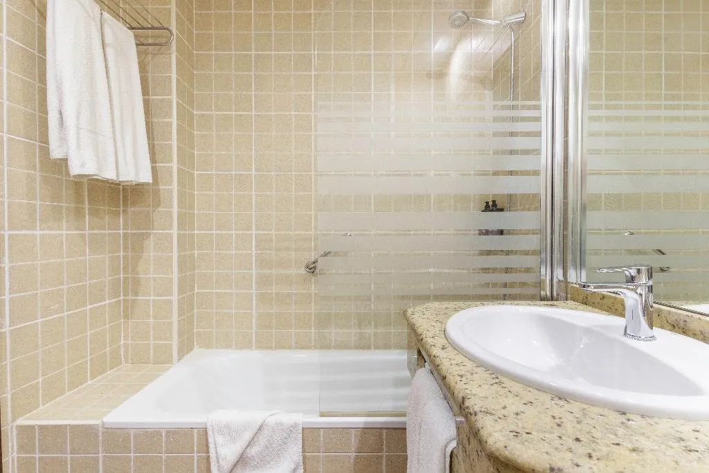 Double or Twin CAPACITY 4 Room, Best Siroco, Costa Del Sol