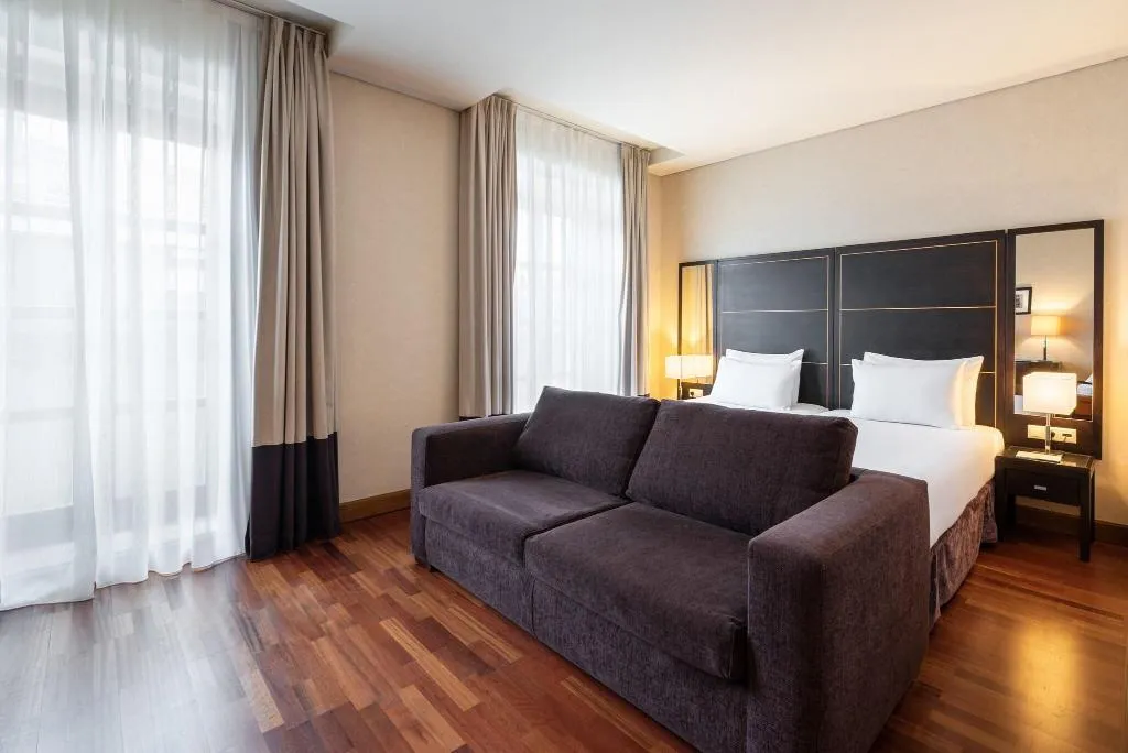 JUNIOR SUITE TWO BEDS Room, Eurostars das Artes, Porto