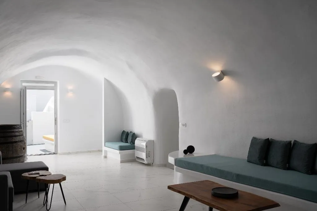 SUITE CAPACITY 5 ONE BEDROOM Room, White Concept Caves, Santorini