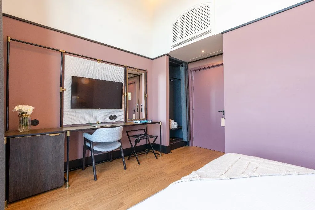 DOUBLE RIVER VIEW Room, The Editory Riverside Santa Apolonia Hotel, Lisbon