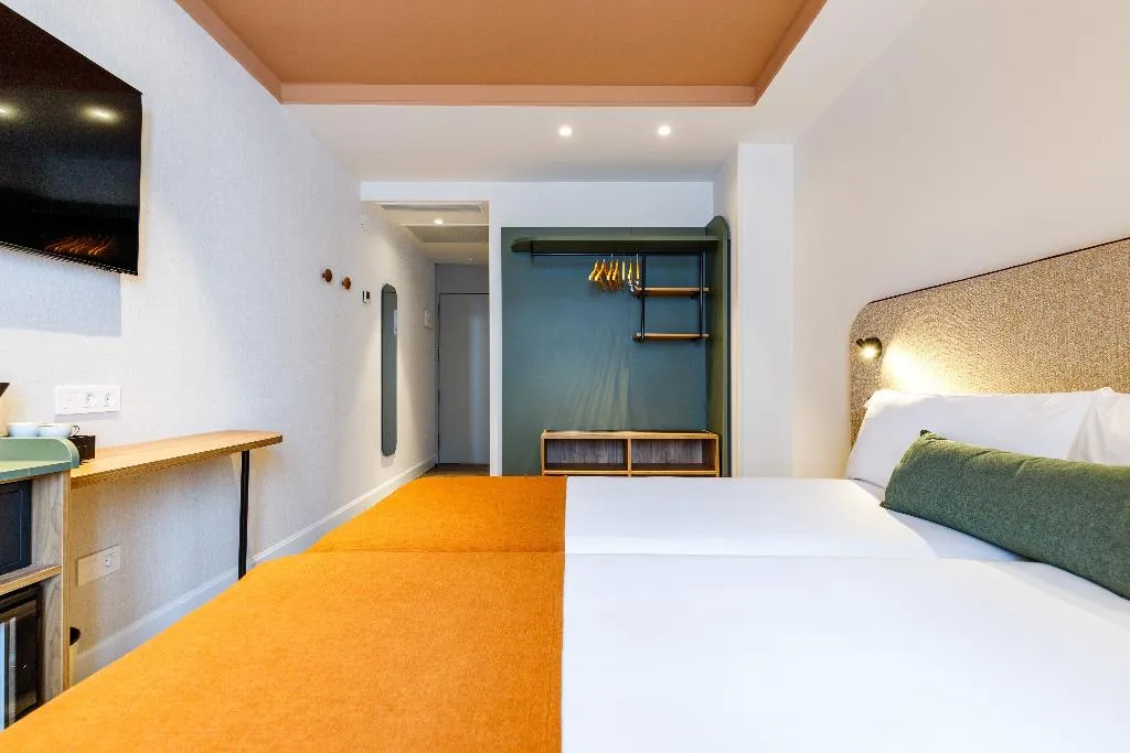 DOUBLE SINGLE USE CITY VIEW Room, Petit Palace Puerta del Sol, Madrid