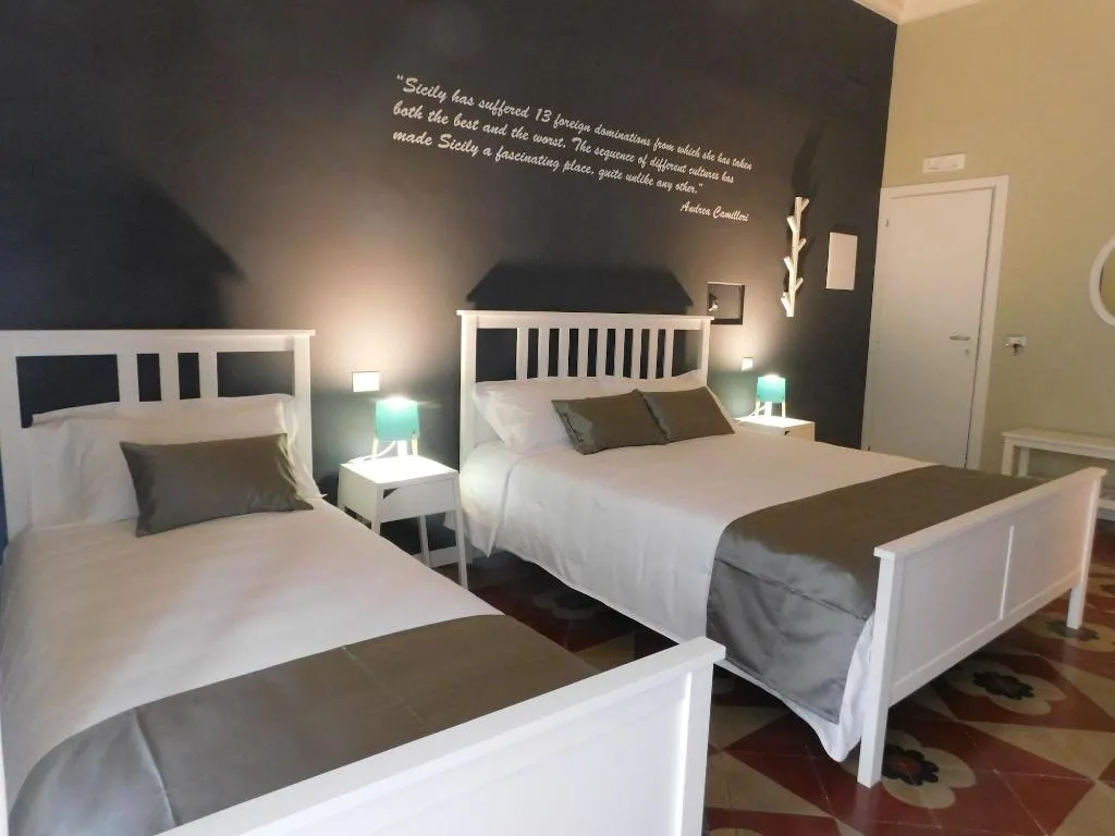 Room, Corte dei medici - Palace, Catania