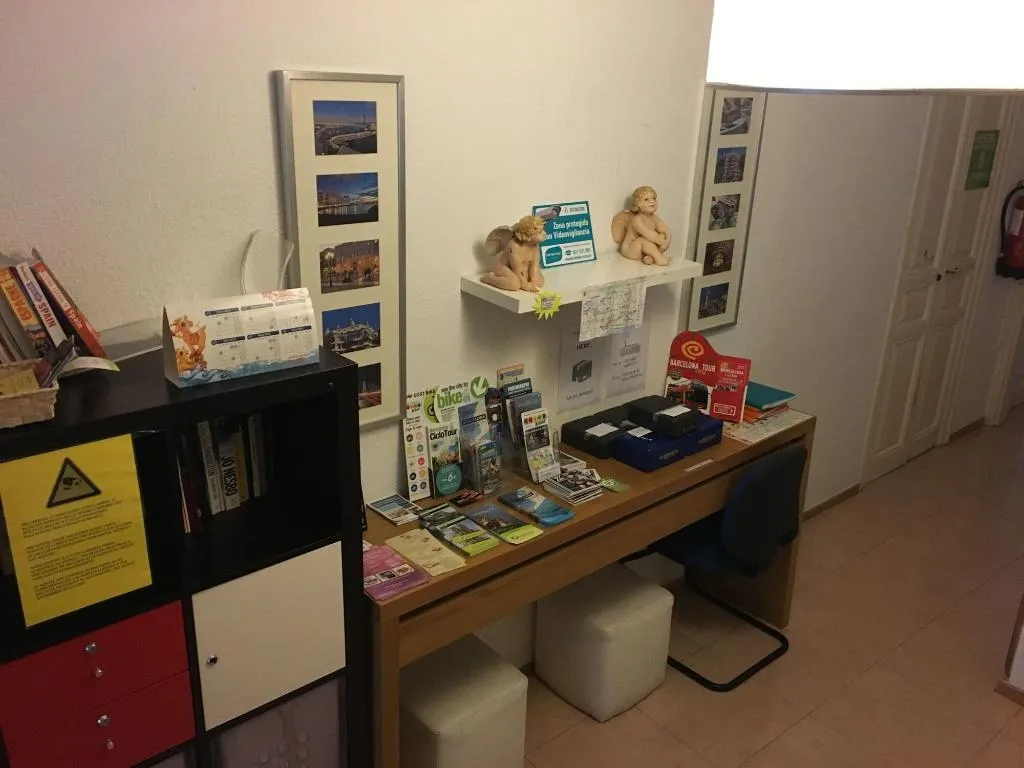 Sports and Entertainment, Break BCN - Hostal & Coffeebar, Barcelona