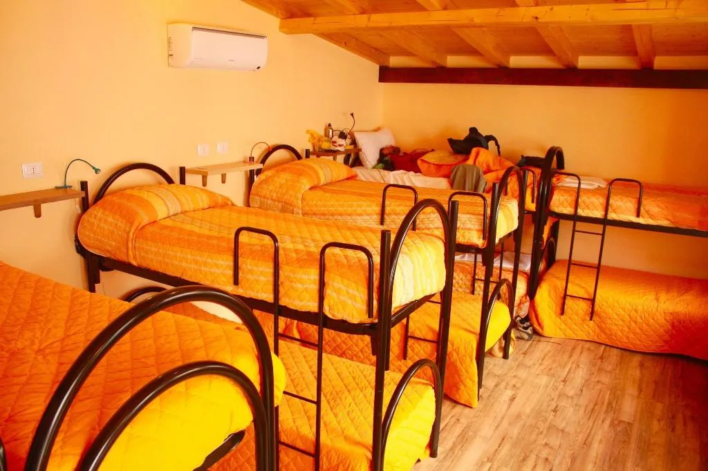 Room, City-in-hostel-B&B, Catania