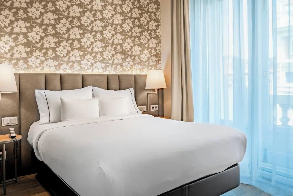 DOUBLE PREMIUM QUEEN BED Room, AC Hotel Palacio del Retiro Autograph Collection, Madrid