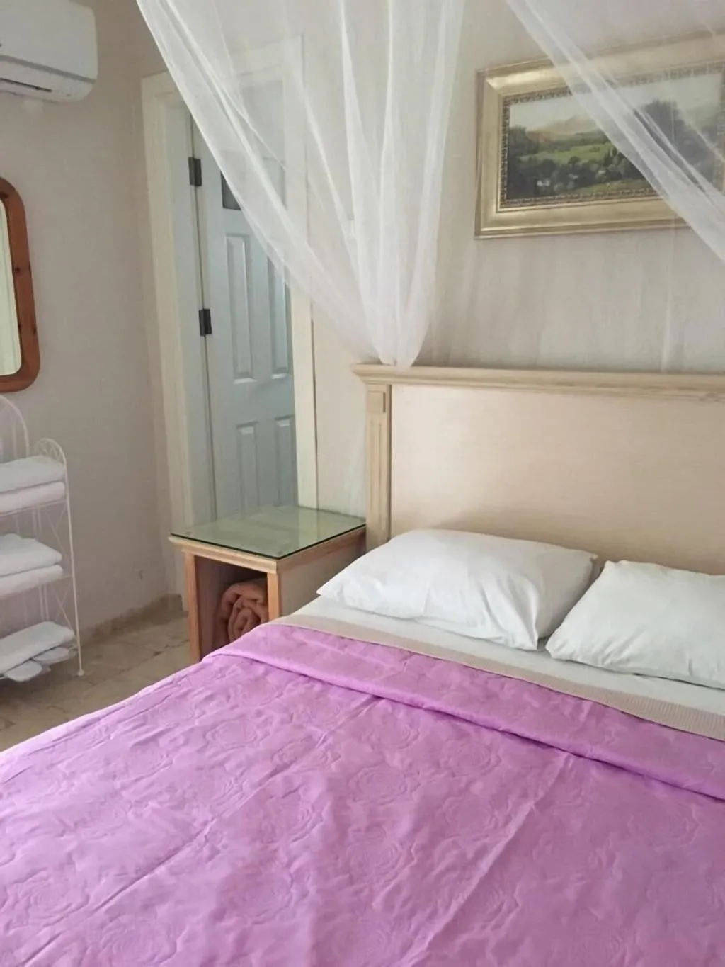 Room, Melaike, Izmir