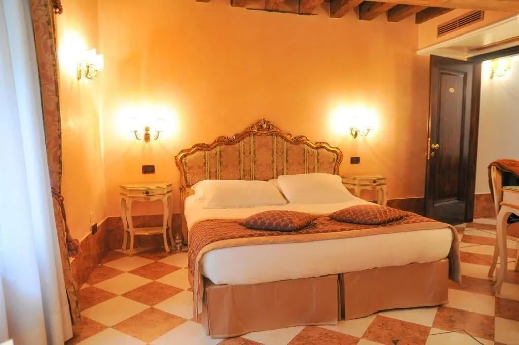 Room, Ca Amadi, Venice