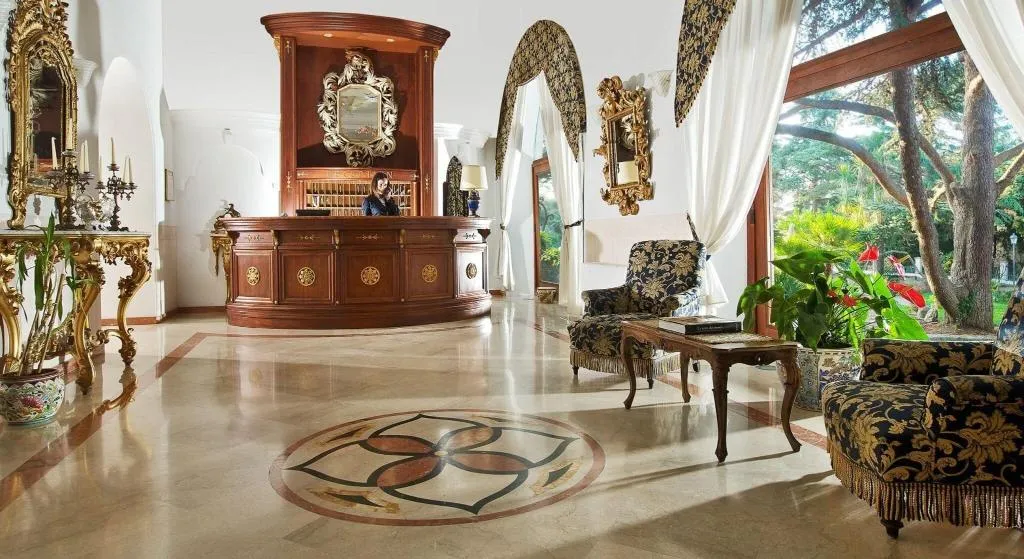 Lobby, San Michele, Naples