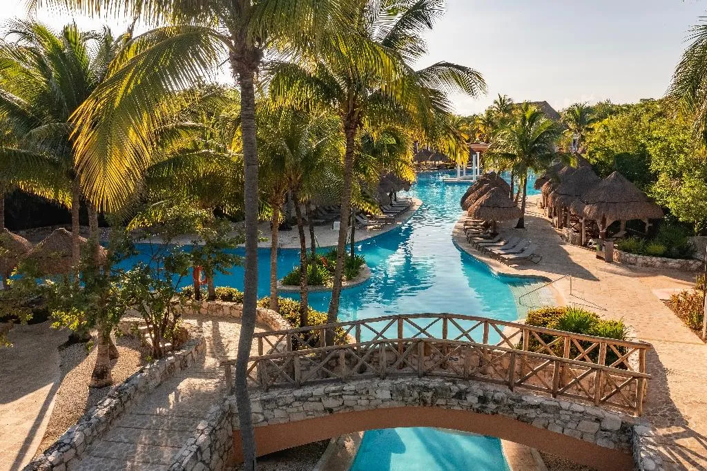 Pool, Iberostar Waves Paraiso Beach All Inclusive, Cancun Area