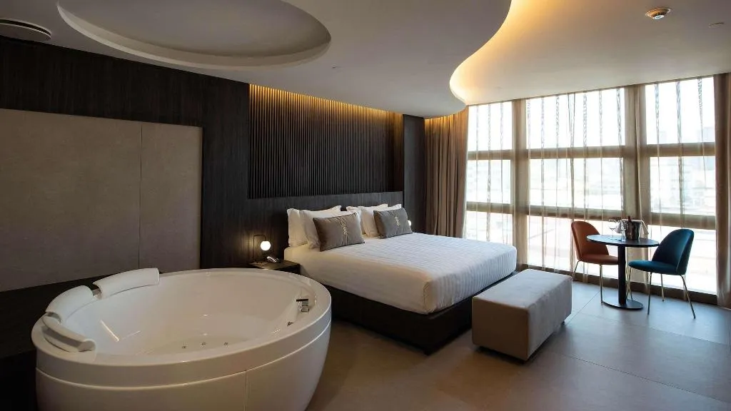 Room, Gold Tower Lifestyle Hotel, Naples
