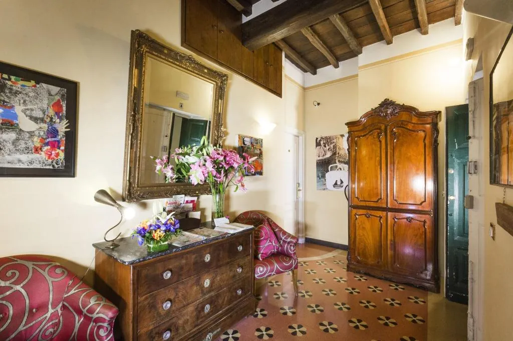 Lobby, Casa de' Fiori Biscione, Rome