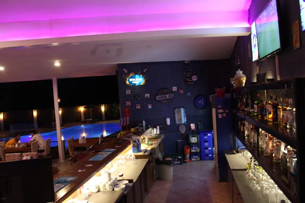 Bar, Tunacan, Dalaman