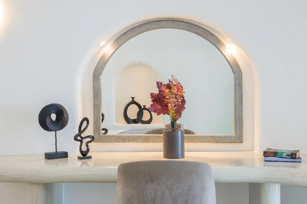 JUNIOR SUITE WITH JACUZZI Room, Pegasus Suites & Spa, Santorini
