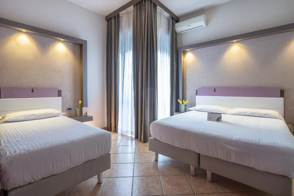 TRIPLE STANDARD Room, Palace Hotel, Naples