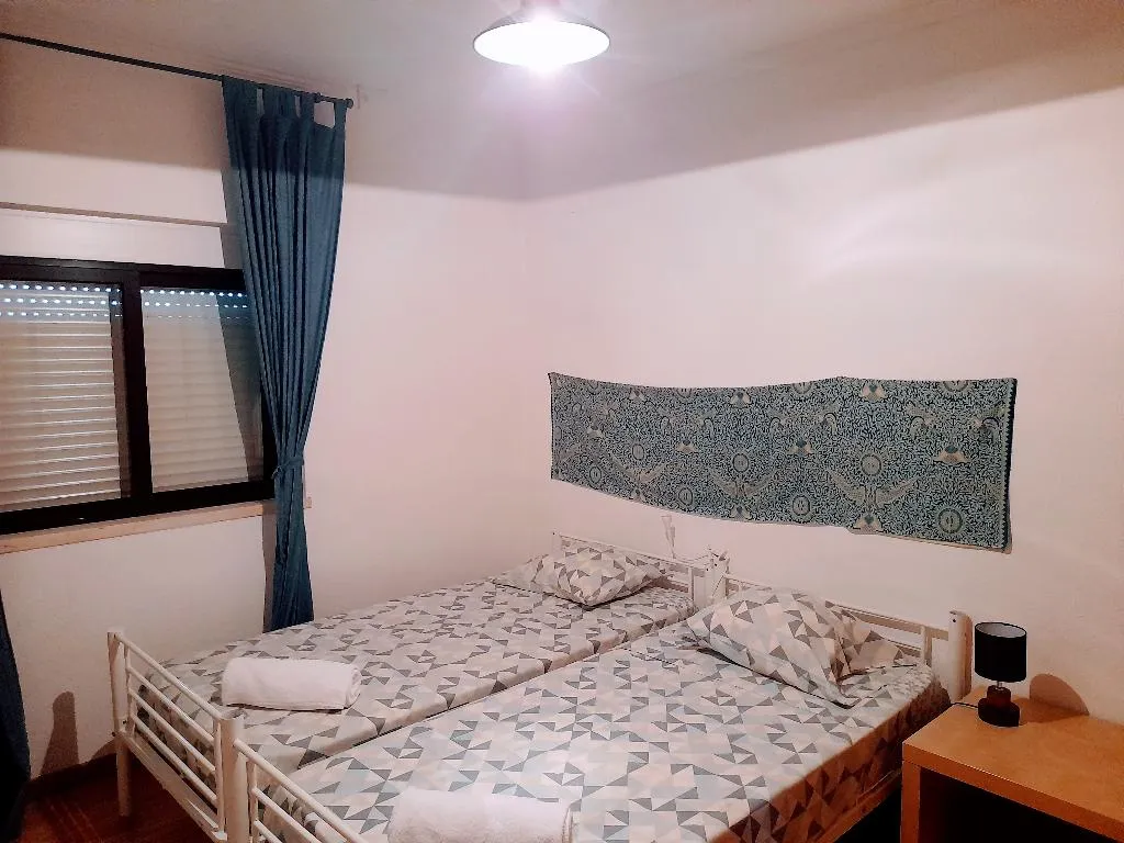 TWIN WITH SHARED BATHROOM Room, Sublime Sun and Van by Meco Stays, Lisbon