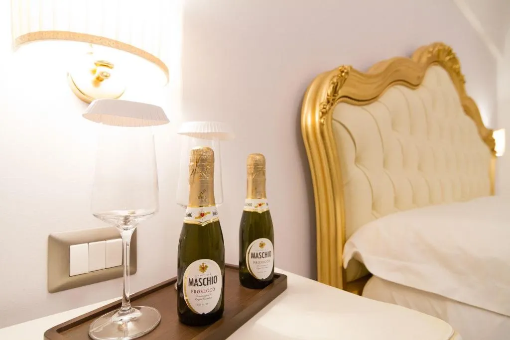 Room, Palazzo Tasca Guest House & Luxury Suite, Catania