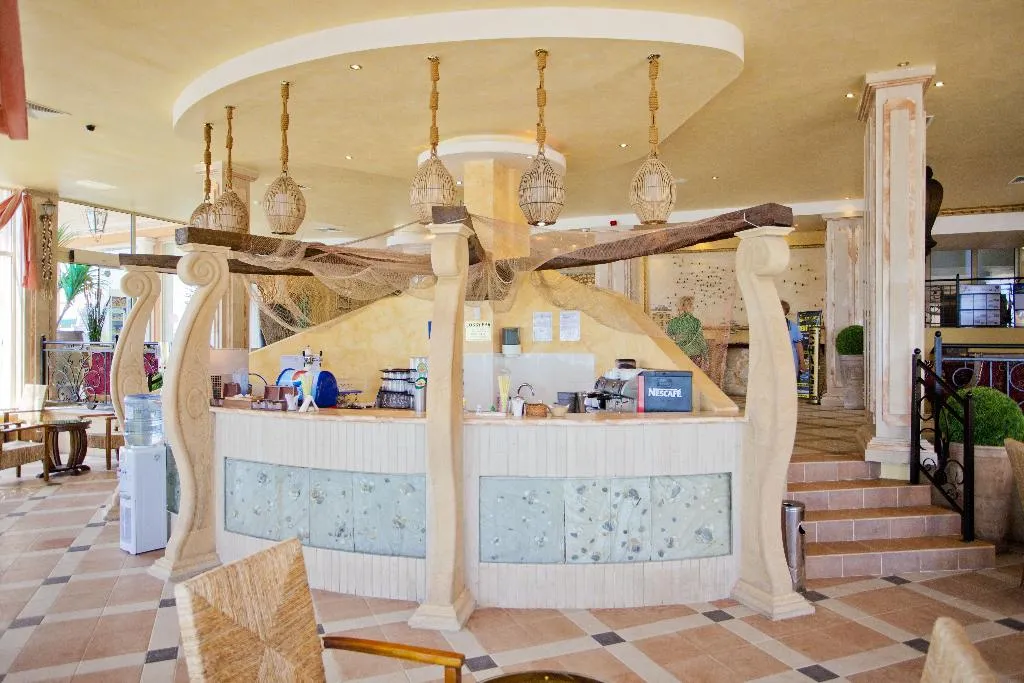 Bar, Royal Bay, Bourgas