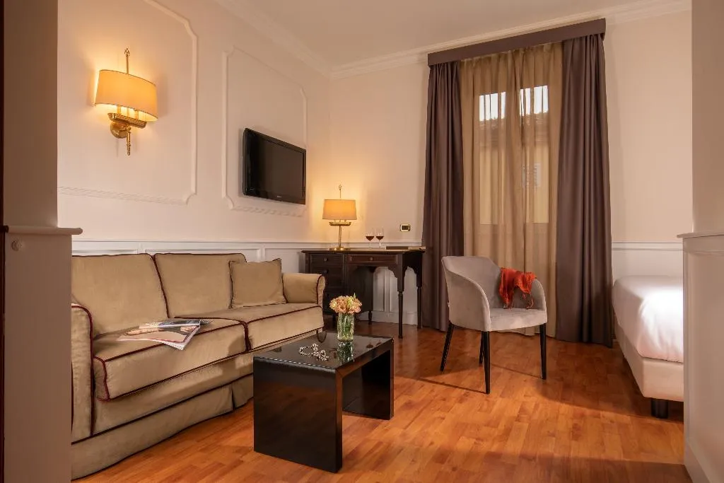 TRIPLE STANDARD Room, del Corso, Rome