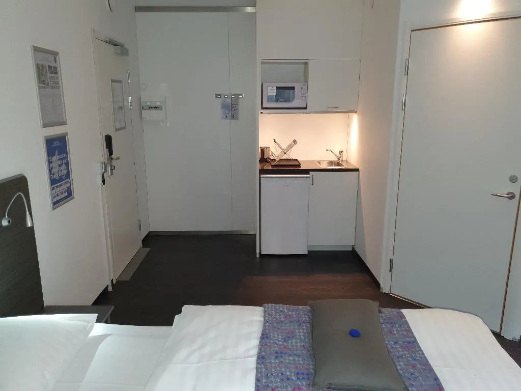 APARTMENT KING SIZE BED Room, Cabinn Apartments, Copenhagen