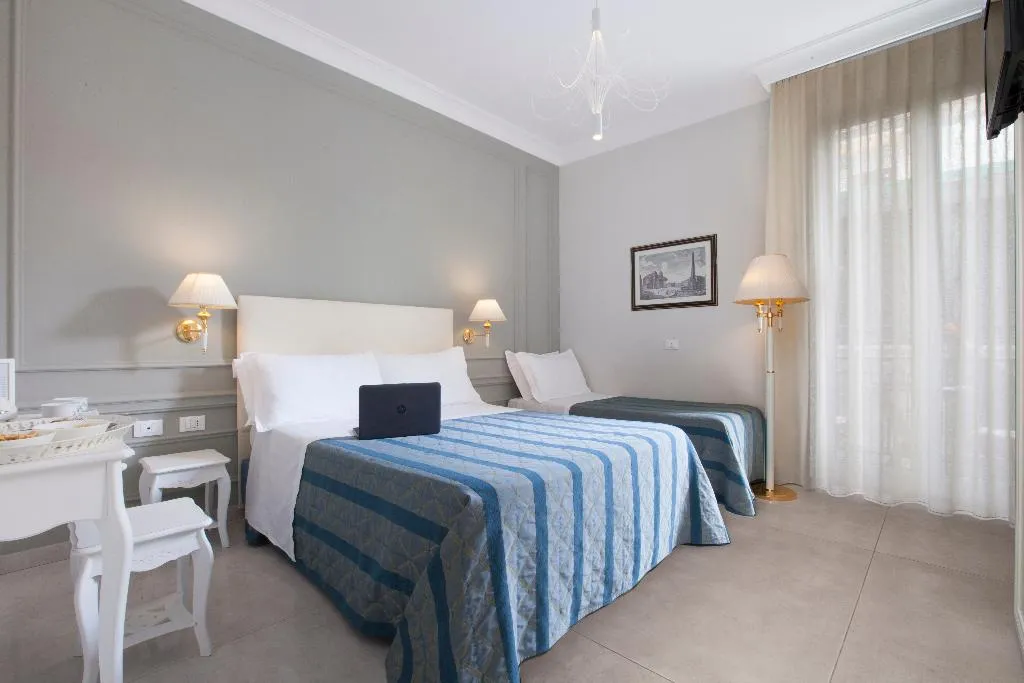 TRIPLE SUPERIOR Room, Ruins B&B, Naples