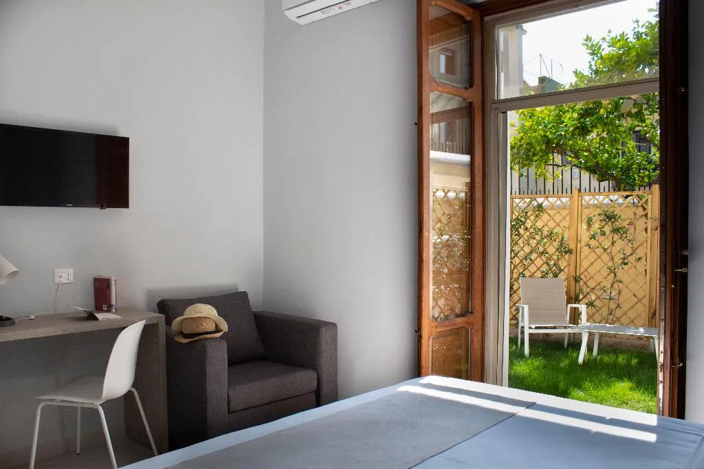 DOUBLE STANDARD Room, Relais Villa Montedonzelli, Naples