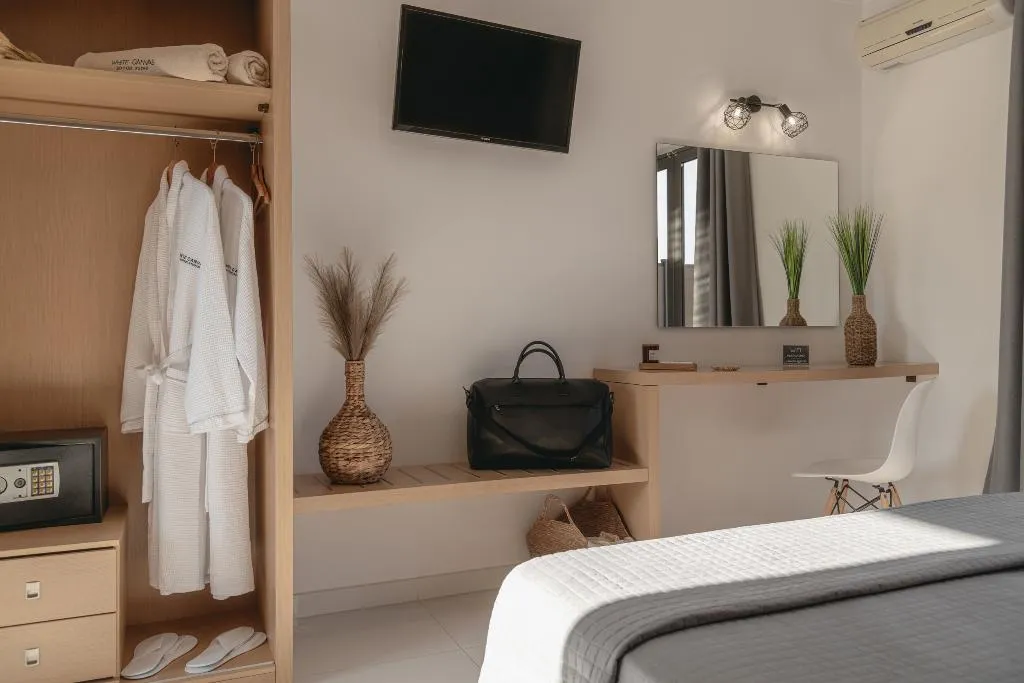 TRIPLE DELUXE WITH TERRACE Room, White Canvas Boutique Studios, Zante