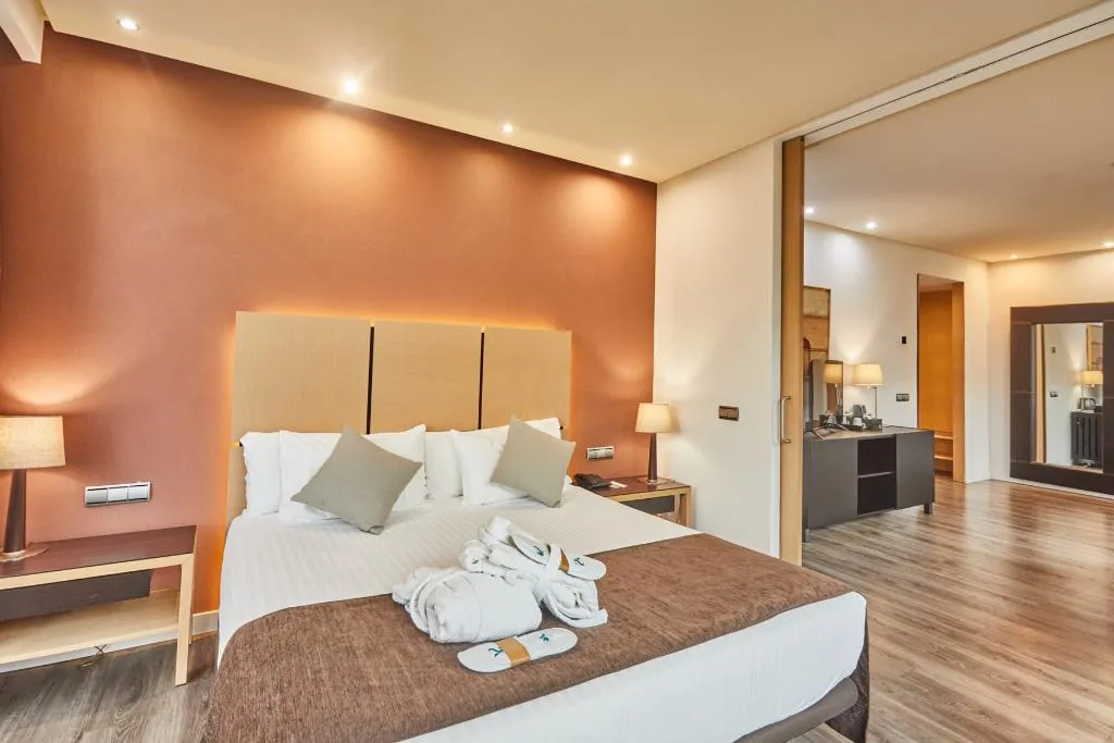 JUNIOR SUITE CAPACITY 1 Room, Silken Puerta Valencia, Valencia