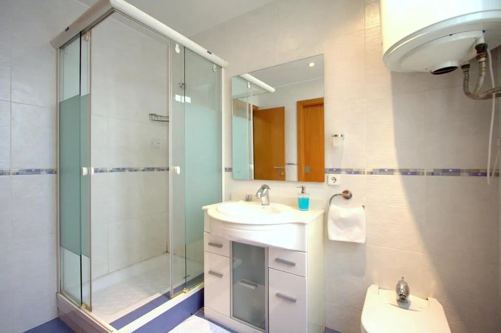 APARTMENT CAPACITY 5 ONE BEDROOM Room, Gaudi Residence, Barcelona