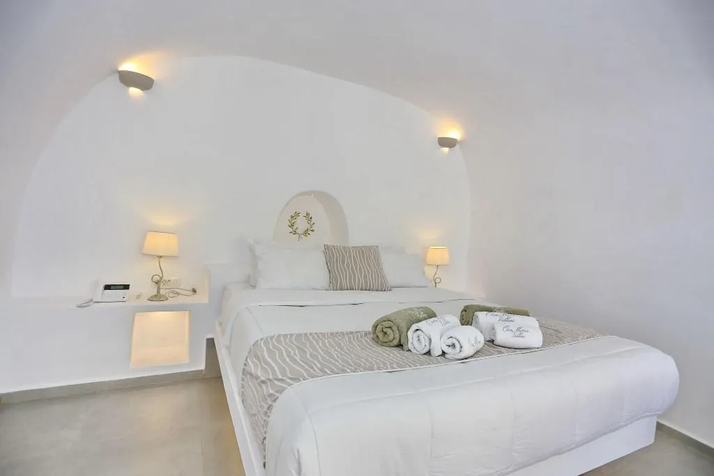CAVE SUPERIOR Room, Oia Mare Villas, Santorini