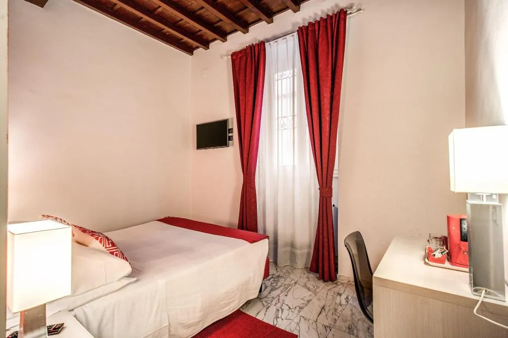 DOUBLE BUSINESS QUEEN BED Room, Boston, Florence