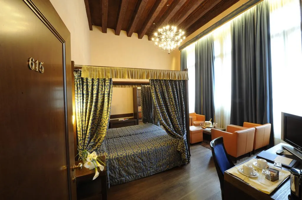 JUNIOR SUITE STANDARD Room, Palazzo Selvadego, Venice