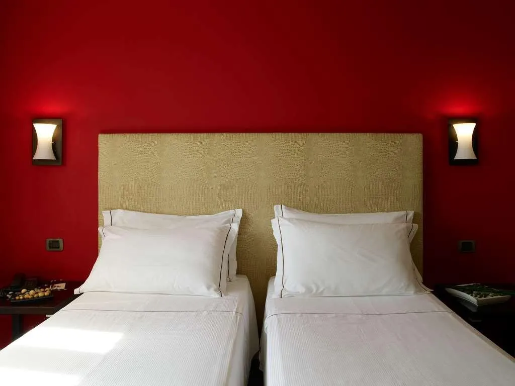 Room, Montini, Milan