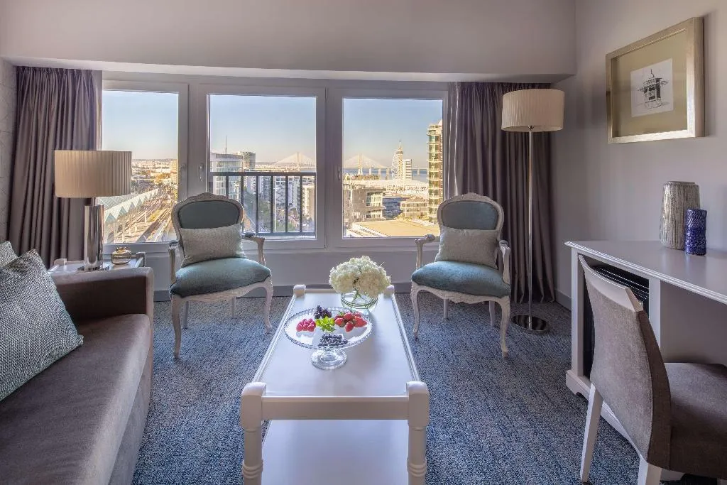 JUNIOR SUITE RIVER VIEW Room, Tivoli Oriente Lisboa Hotel, Lisbon