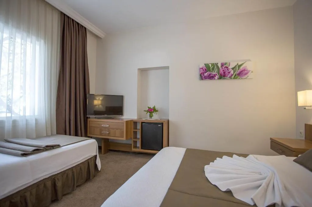 Room, Melis, Izmir