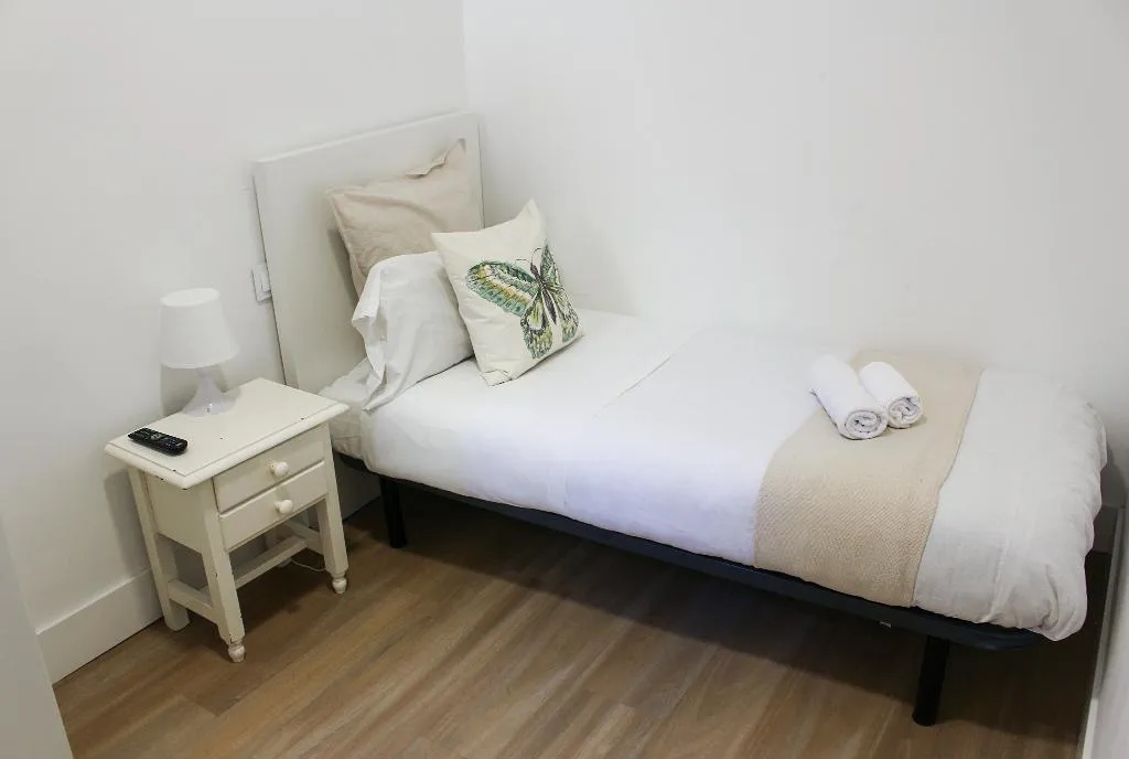 SINGLE WITH SHARED BATHROOM Room, Pensión MYD La Estrella, Madrid