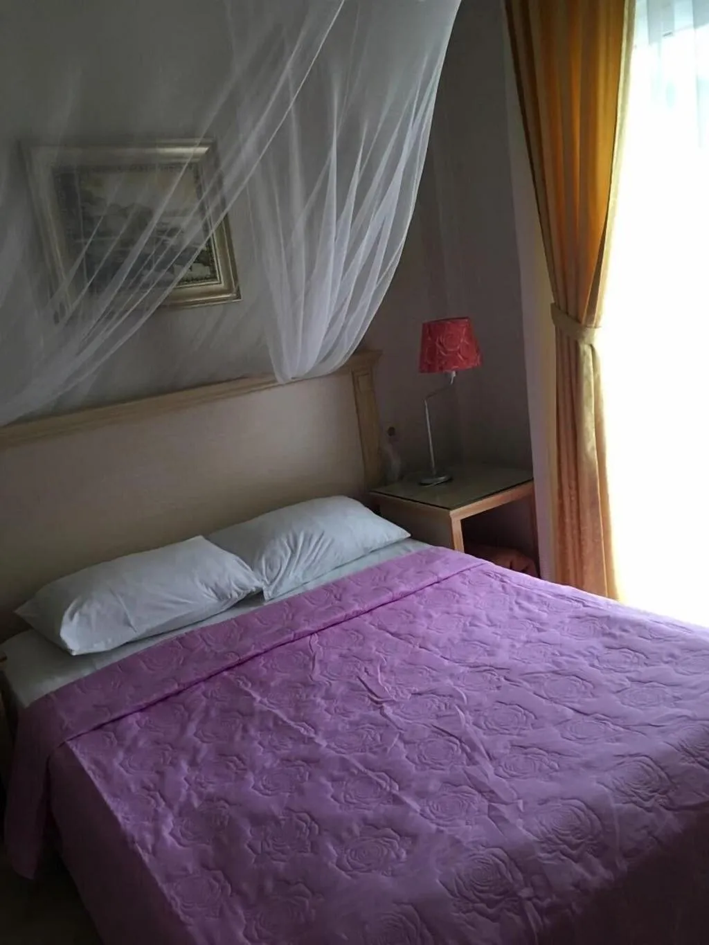 Room, Melaike, Izmir