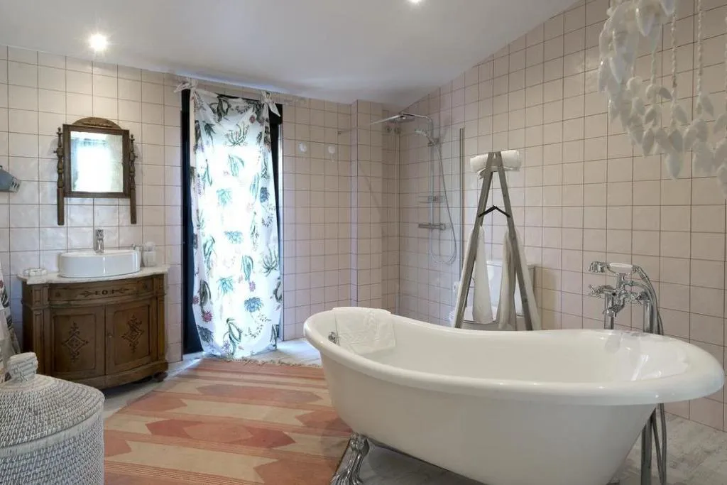 Room, Aal Cachucho, Madrid